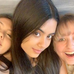 Meet your Posher, Maya